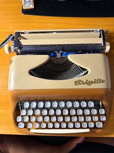 Vintage brigitte portable - vintage,