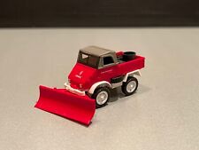 Mercedes Unimog 411 freiw. Feuerwehr Schnee Pflug Streuer Wiking 8610728 H0 1:87
