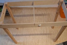 Tischgestell aus Holz für