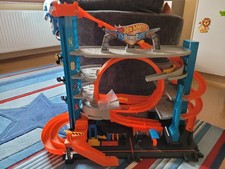 HOT WHEELS PARKGARAGE CITY ULTIMATE mit HAI für 90 Autos