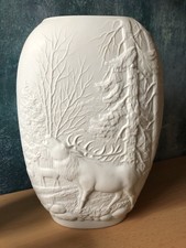 Bildschöne Große Biskuitporzellan-Vase Weiß Relief Hirsch Tanne TOP