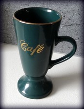 Keramik Kaffeebecher Kaffeetasse grün mit Goldrand und Golddruck