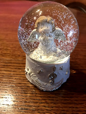 Schneekugel Engel betend