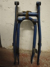 2 Schwingen, vorn u. hinten