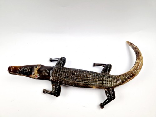 Altes geschnitztes krokodil - altes,