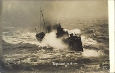 Foto Ak Deutsches Kriegsschiff, Torpedoboot im Sturm, Starker... - 4223532