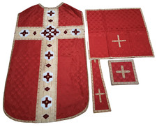 ROTES MESSGEWAND MIT KREUZEN