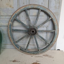 B1588 Massives, altes Wagenrad