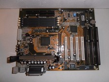 Altes Motherboard - GIGABYTE GA-686LX - 4x SDRAM - 3x ISA - 4x PCI - AGP AT