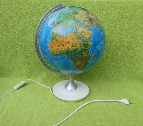 Beleuchteter erdglobus terra - erdglobus,