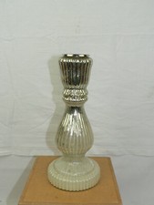 Kerzenständer in weiß/silber