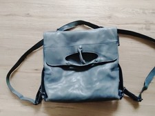 Lederrucksack v. Aunts and