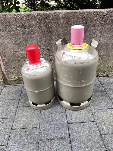 Gasflasche gefüllt und - gefüllt,