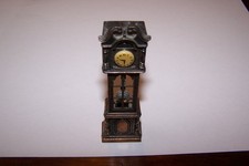 Standuhr mit Pendel als