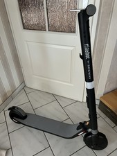 Segway Ninebot Series ES1 Kickscooter mit Rieffeltrittbrett