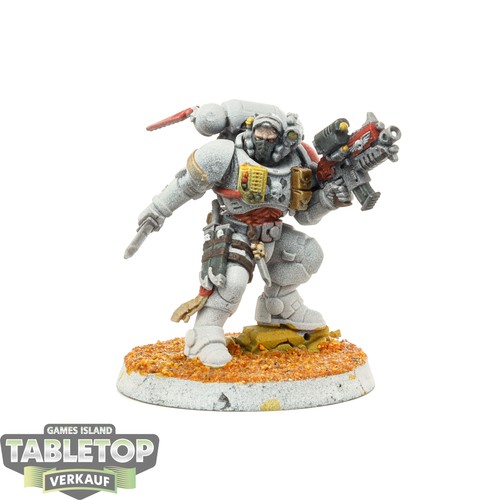 Space marines lieutenant in - -,