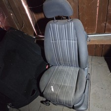 VW Fox Sitze vorne  Links
