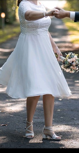 Standesamtkleid mit hübscher