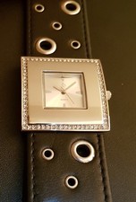 NEU DAMEN Armbanduhr schwarz m. Nieten u. Kristalle Crystal blue fashion for fun