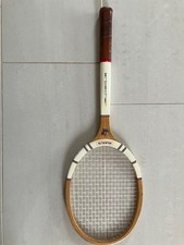 Tennisschläger aus Holz für