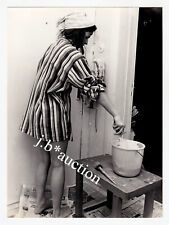 HÜBSCHE JUNGE FRAU STREICHT IHRE BUDE * "L" 1980s Vintage #2