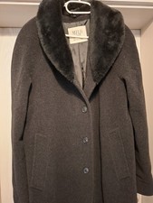 Schwarzer Mantel von Milo