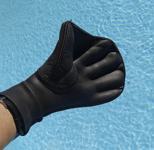 Schwimmhandschuhe mit