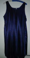 Gr. 48 50 NEU o. E. - Sexy Nachthemd ärmellos unifarben dunkel blau glänzend