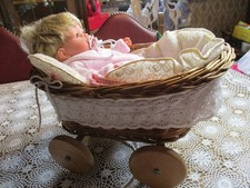 Antonio Juan Puppe Gr. 38 cm mit Weidenkorb Stubenwagen