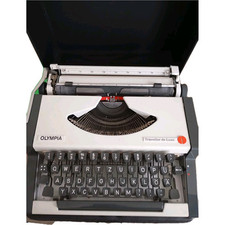Schreibmaschine Olympia Traveller De Luxe