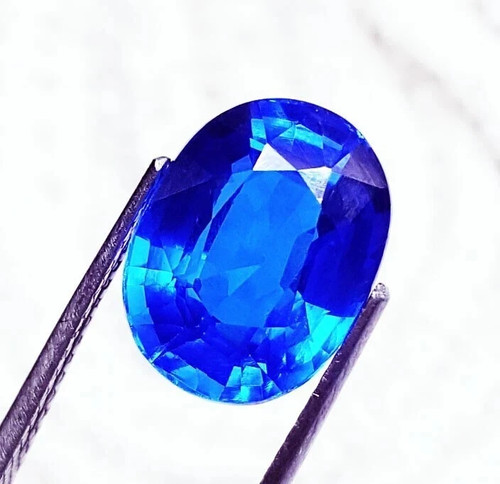 Natürlich blauer saphir - blauer, oval