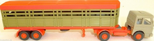 Tiertransporter halb offen