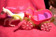 Kutsche Zauberhafte Kutsche mit Pferd  für Barbie Puppe und ähnliche  Puppen