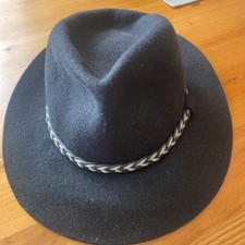 SCHWARZER WOLLFILZ HUT