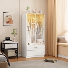Kleiderschrank mit