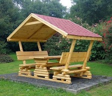 Überdachte Sitzgruppe -