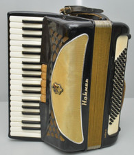 Hohner Lucia III Akkordeon Schwarz 96 Bass
