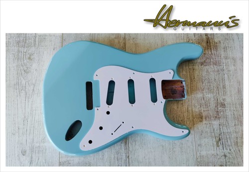 Stratocaster loch pickguard - stratocaster,
