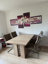 Esstisch ausziehbar, durch einlegen einer Platte mit 4 Stühlen oder ohne Stühle 