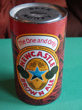 Sparbüchse "Newcastle Brown Ale", Pappe und Metall, Höhe ca. 17 cm