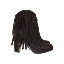 Rebeca Sanver, Stiefeletten