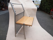 Edelstahl-Präsentationstisch, Arbeitsplatte Buche-Multiplex, Rückwand Lochblech