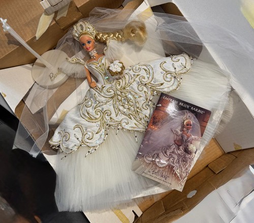 Designer bob mackie empress - mackie,