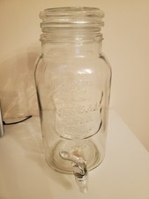 Getränkespender mit Zapfhahn