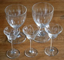 5 Gläser: Wein und Likör