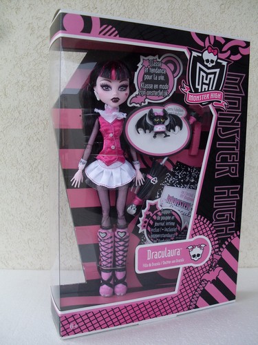 Draculaura monster high first - draculaura,