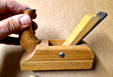 ALTER KLEINER HOLZHOBEL , ca 12 cm lang, Kellerfund, schönes Dekorationsobjekt