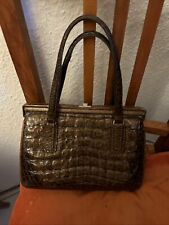 Alte braune Damen Krokodil