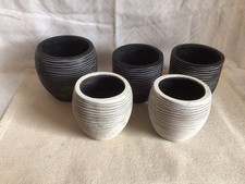 5 kleine Blumentöpfe - Blumenschale - Plastik - schwarz - weiß - 7 - 9 cm hoch