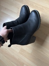Schwarze Schuhe  – gut